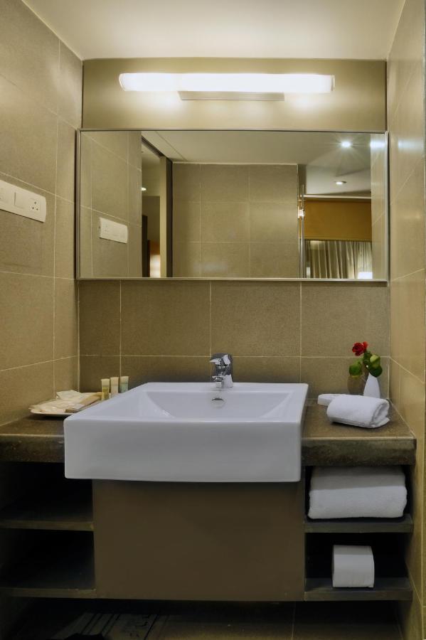 Royal Orchid Central Vadodara Eksteriør bilde