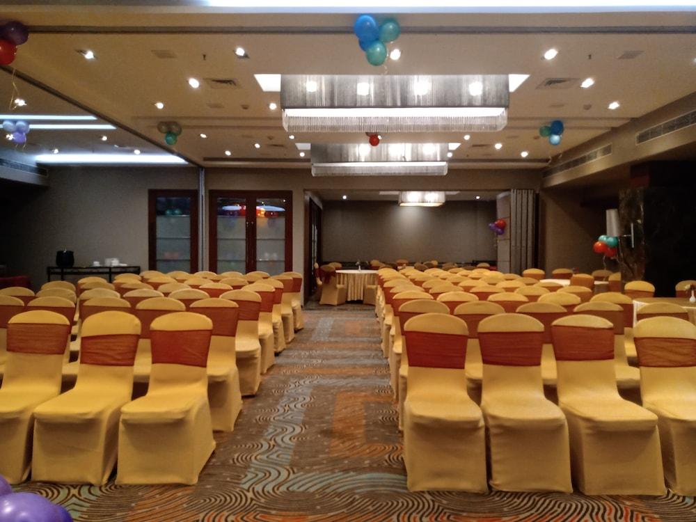 Royal Orchid Central Vadodara Eksteriør bilde