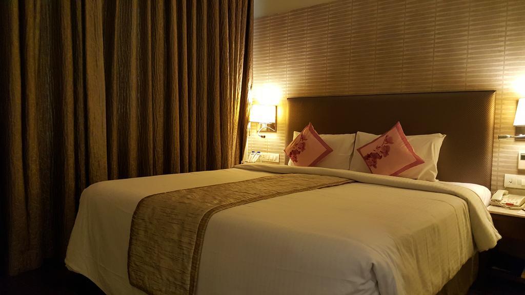 Royal Orchid Central Vadodara Eksteriør bilde