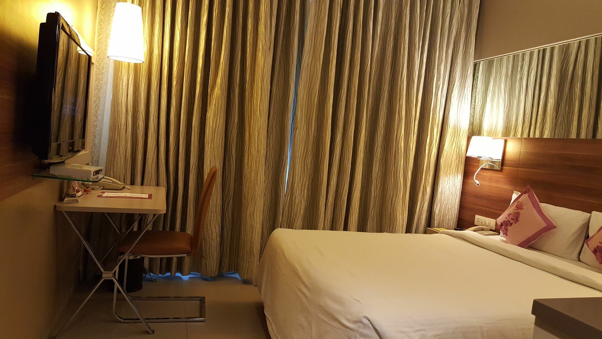 Royal Orchid Central Vadodara Eksteriør bilde